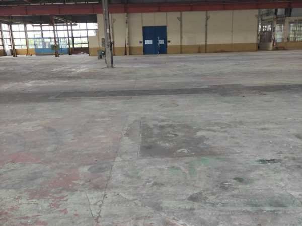 A proximité de la N10 et de la N141 sur la commun