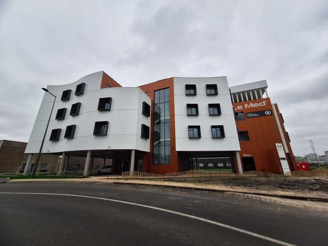 En bordure de la rocade entrée/sortie n°6 avec tr