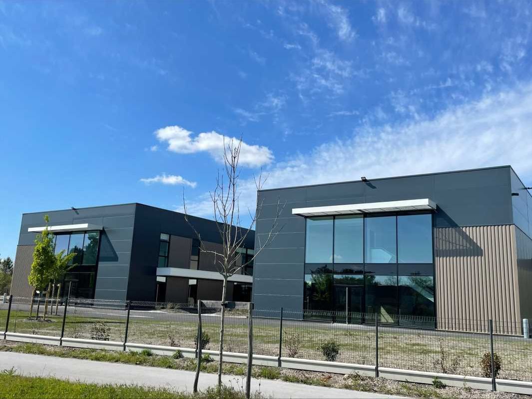 A proximité de la rocade sortie 10 et de l'aéropo