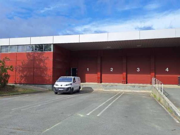 A proximité de la rocade sortie 11 et de l'aéropo