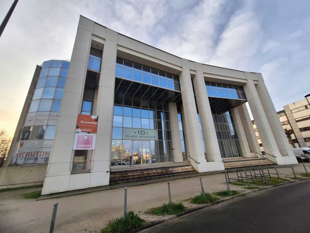 Place Ravezies au pied du tramway, RCG vous propo