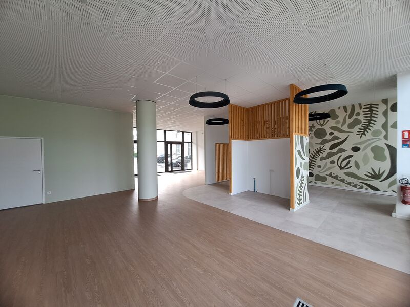 Place Ravezies au pied du tramway, RCG vous propo