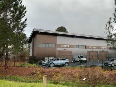 A proximité de l'A63 sortie 23 sur la commune de 