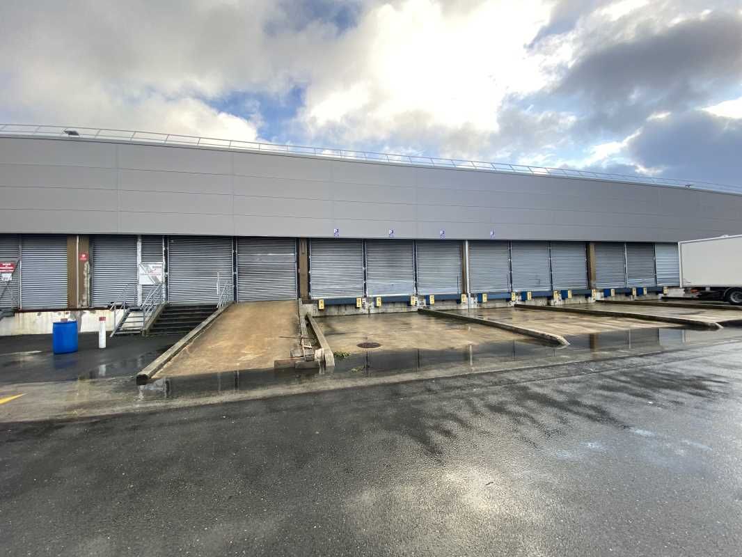 Situé au sein de la Zone Industrielle Fret à Brug