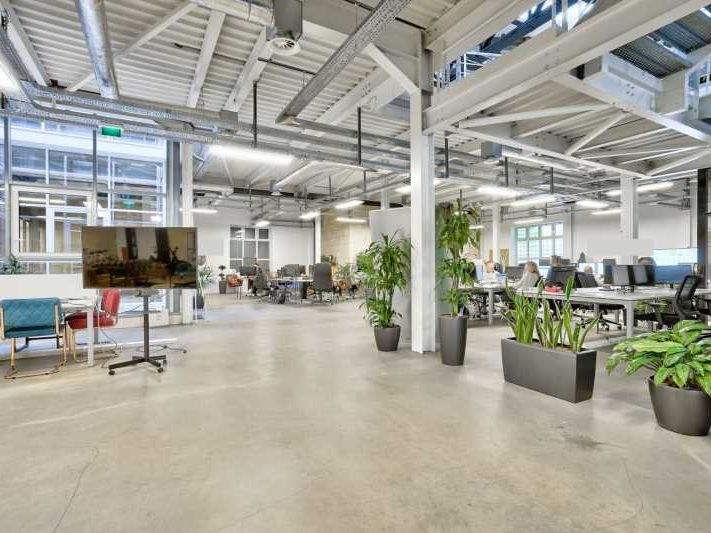 Au coeur des Chartrons, dans un bel immeuble anci