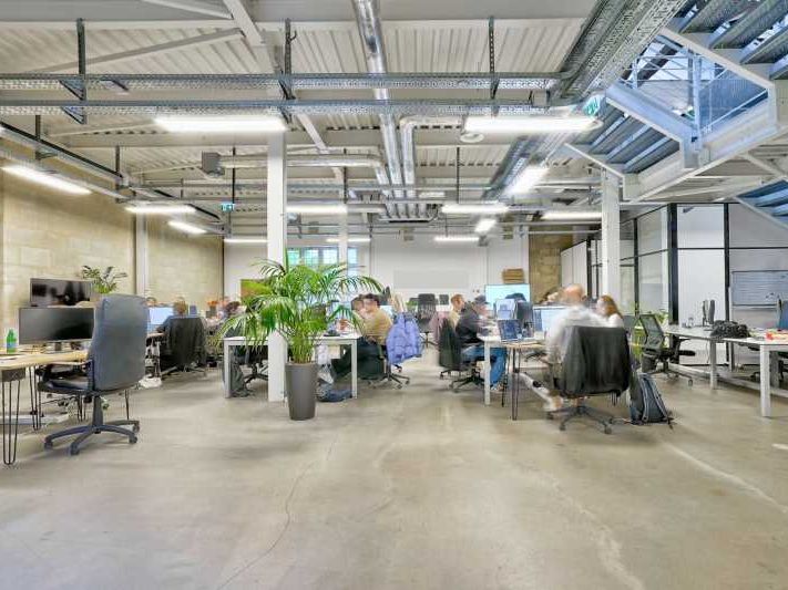 Au coeur des Chartrons, dans un bel immeuble anci