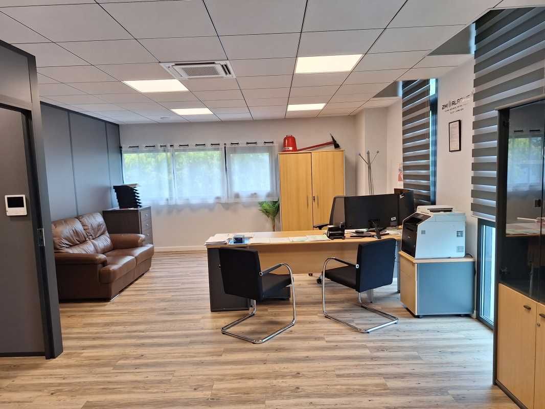 VILLENAVE D'ORNON ZI Chanteloiseau, à proximité i