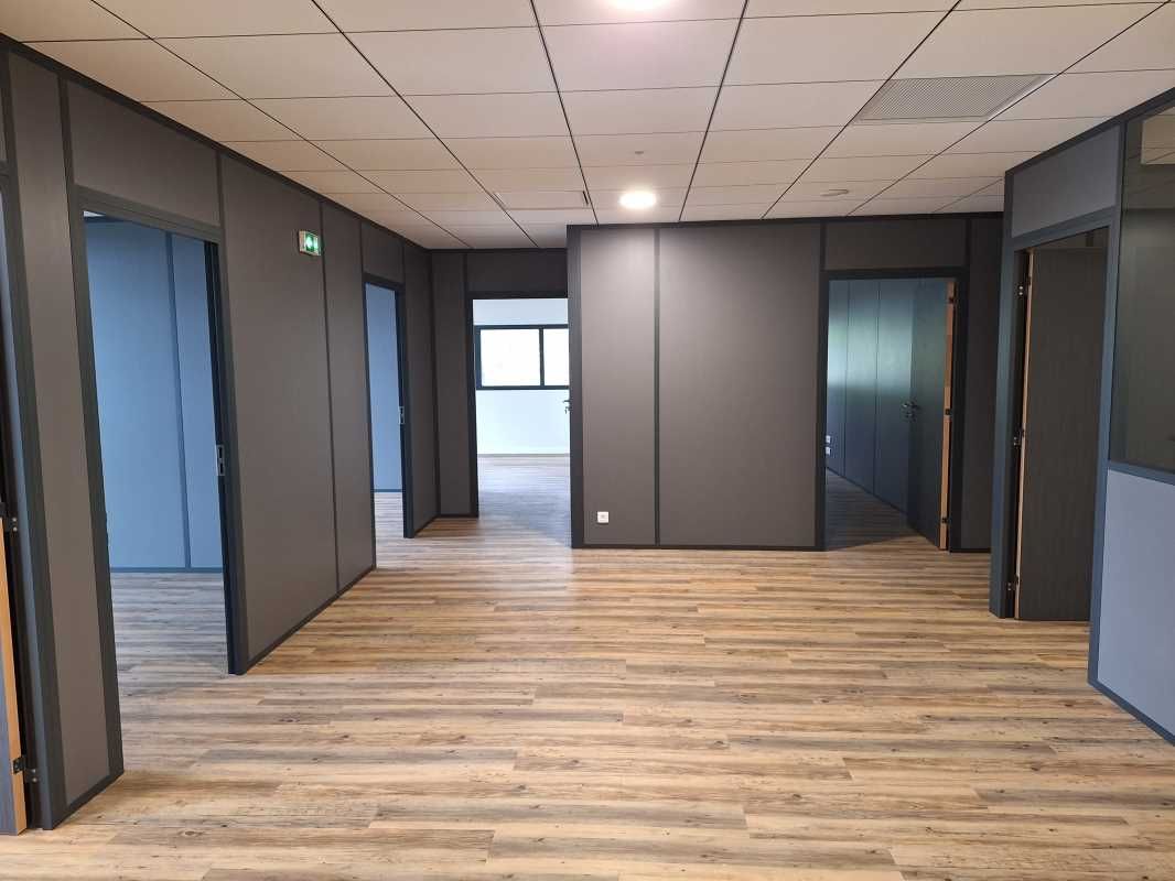 VILLENAVE D'ORNON ZI Chanteloiseau, à proximité i