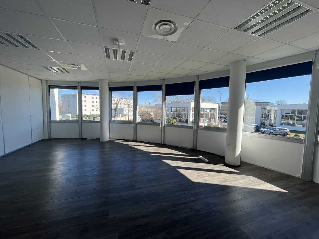 Au sein d'un immeuble de bureaux de bon standing 