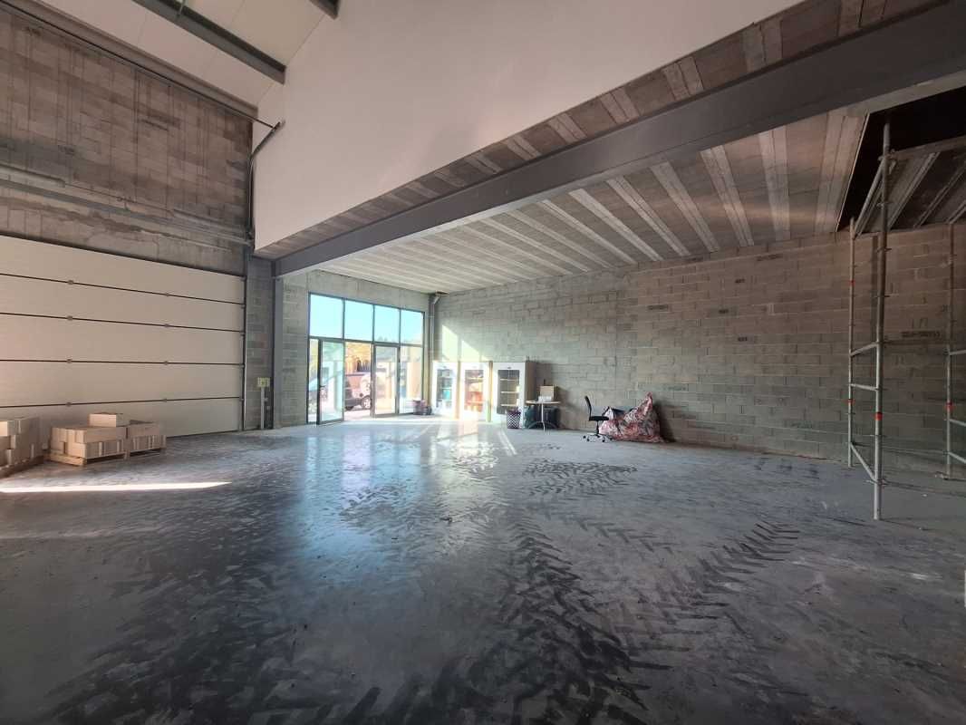 Dans une zone d'activité à Saint-Jean-d'Illac, à 