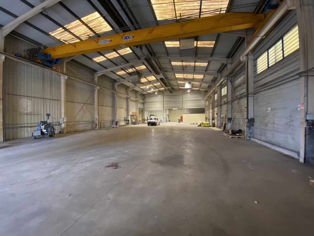 Situé à proximité de la rocade sortie 25 à Artigu