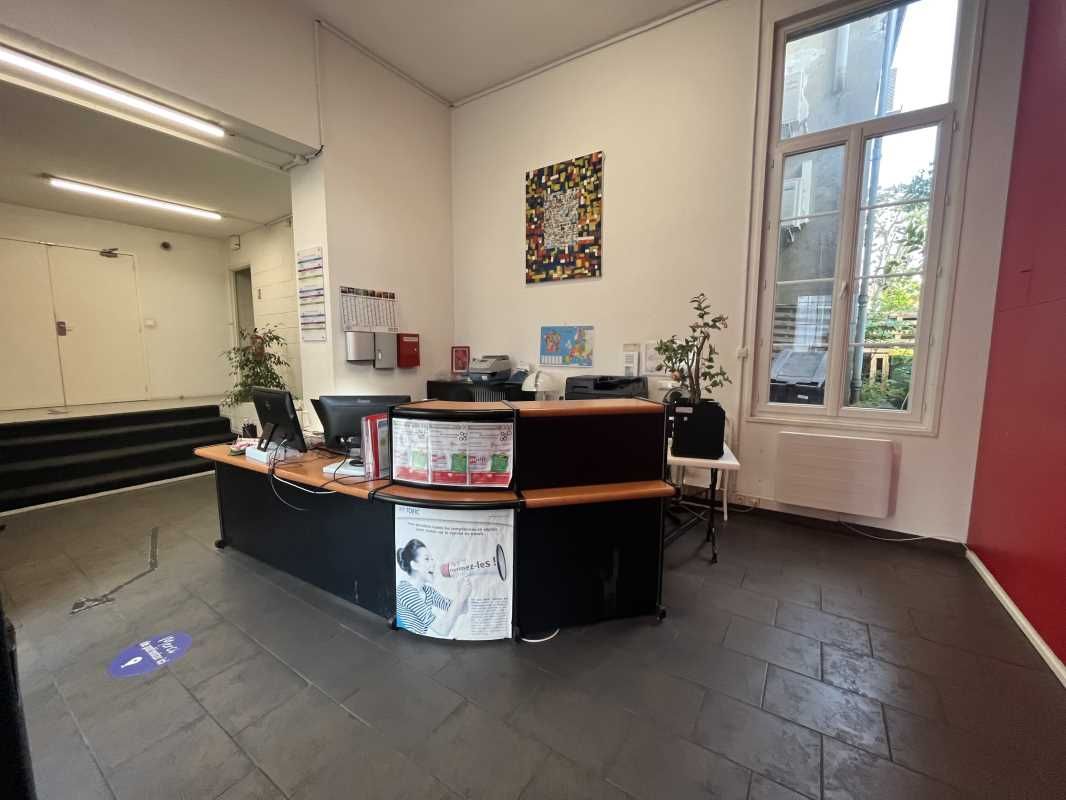 A proximité du tram D arrêt "Barrière du Médoc",