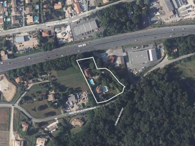 Le long de la N89, à proximité des sorties 3/4, R