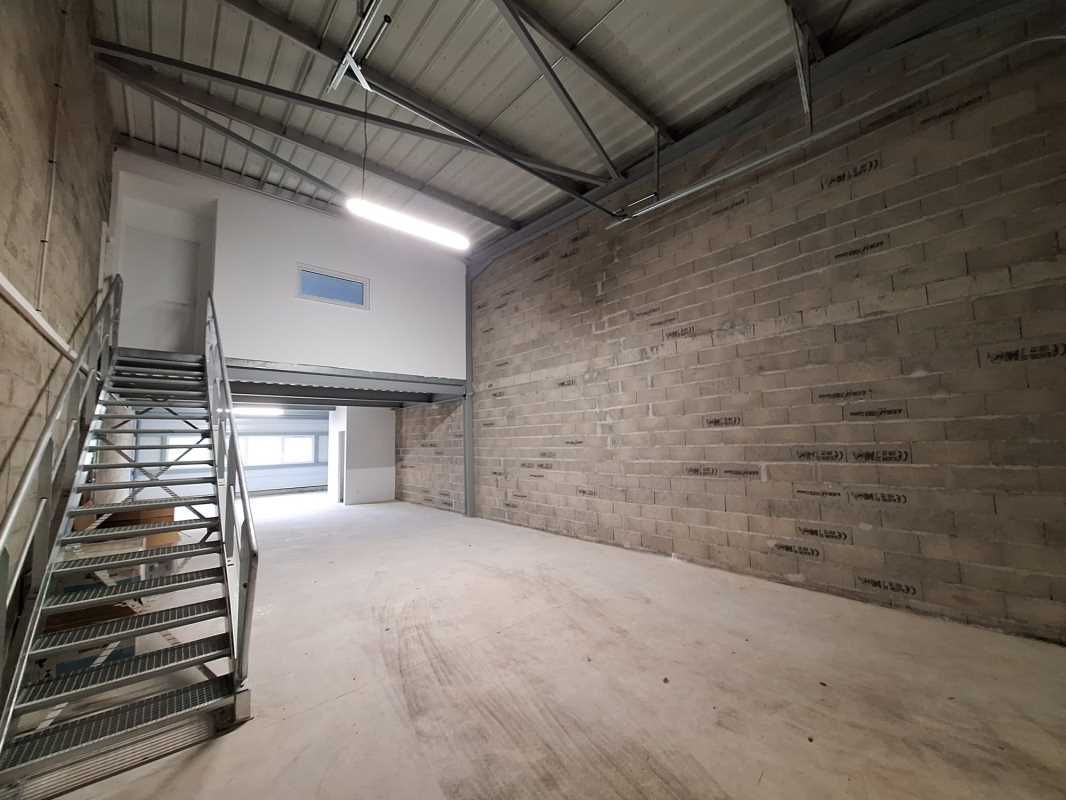 Le long de la N89, à proximité des sorties 3/4, R