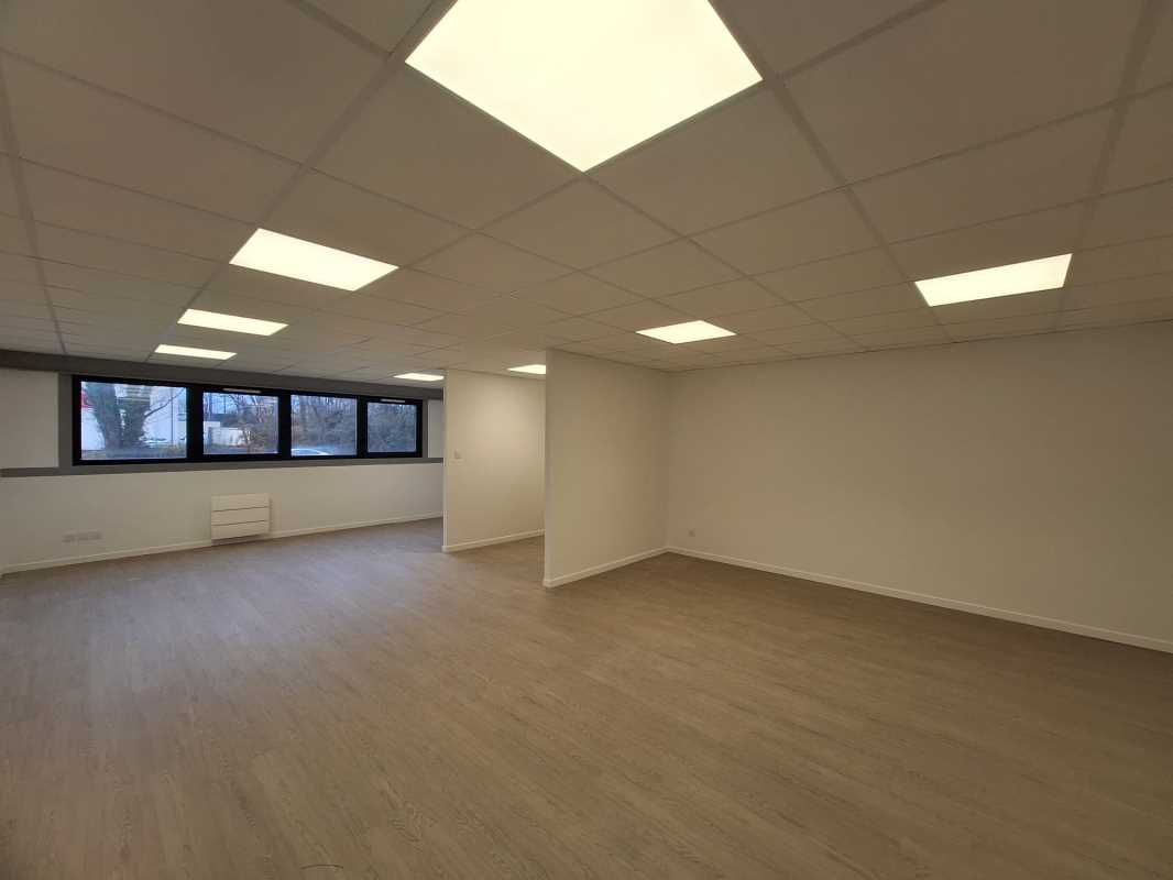 Le long de la N89, à proximité des sorties 3/4, R