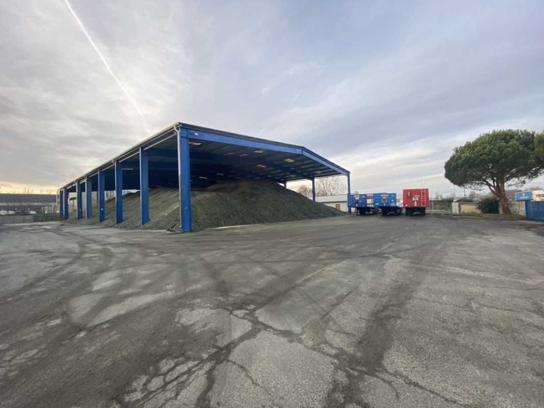 Idéalement situé aux abords de la RN89, bénéficia