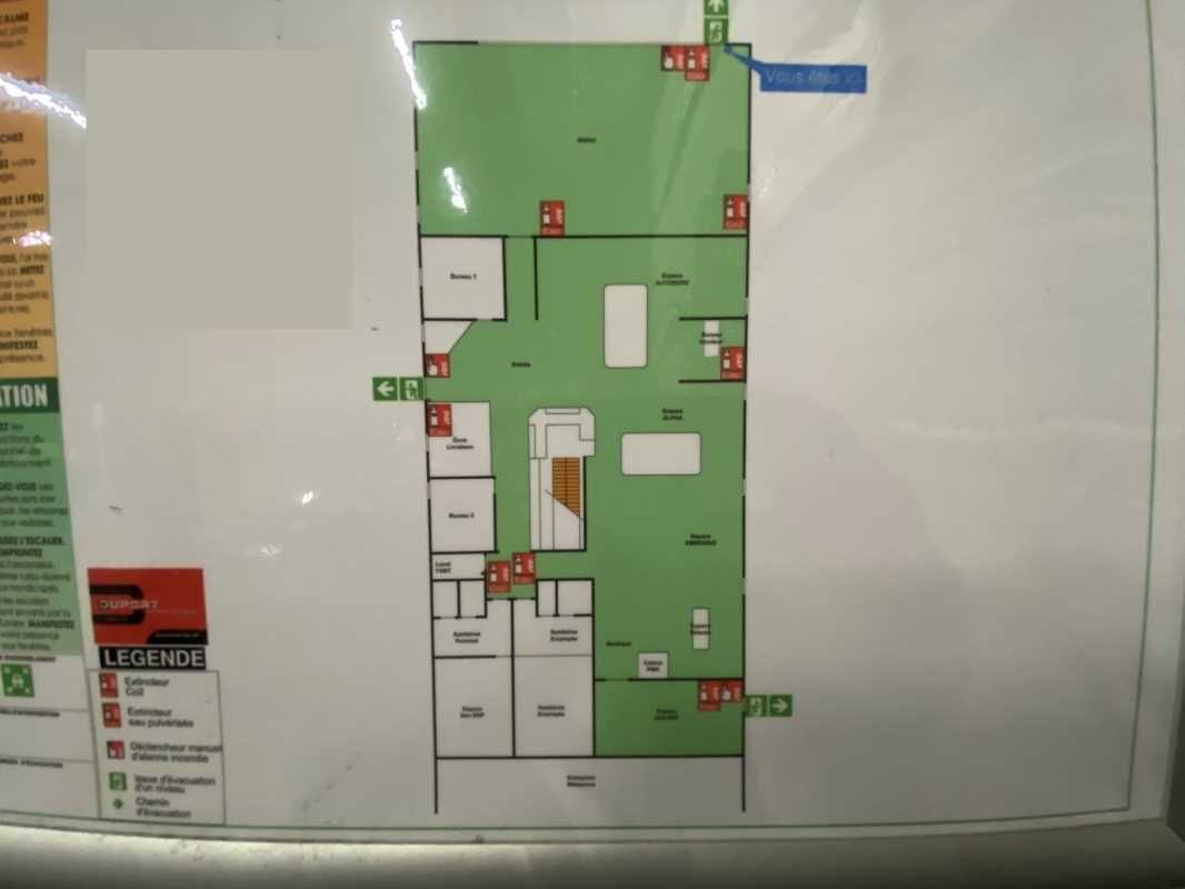 Location locaux commerciaux 700 m² non divisibles