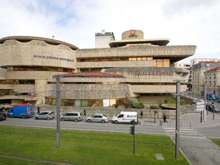 Situé en plein centre-ville de bordeaux à la fron