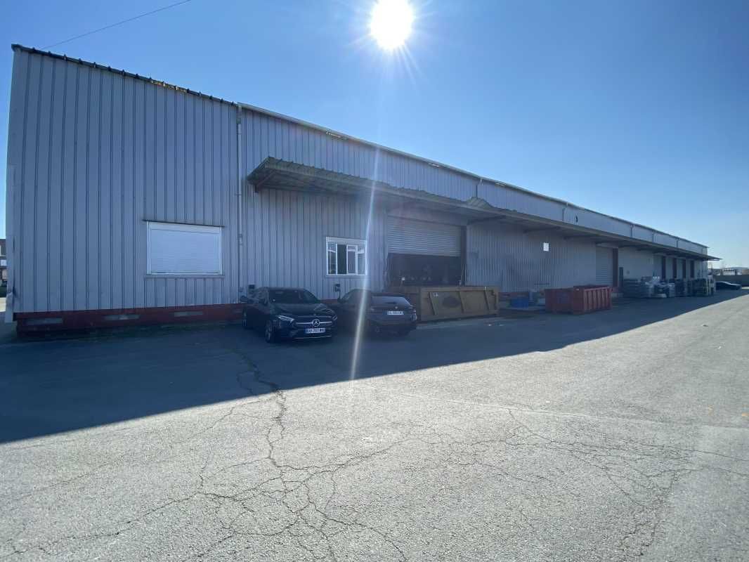 A proximité de la rocade au sein de la Zone de la