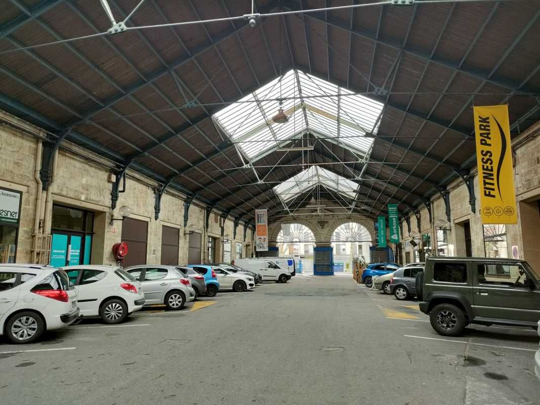 A BORDEAUX, proche des Boulevards dans le quartie