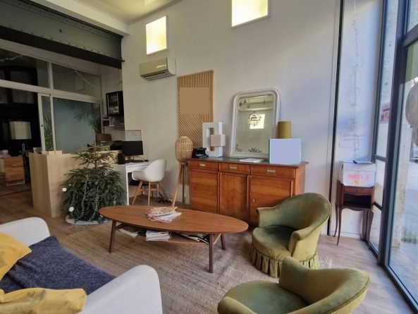 Au coeur du centre ville de Bordeaux, sur un axe 