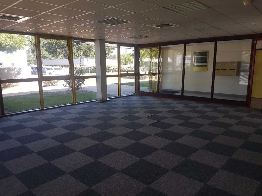 A proximité de l'aéroport et de la rocade sortie 