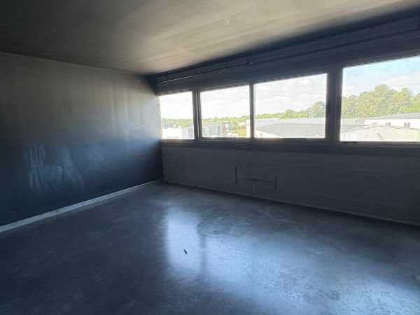 Au sein d'une zone d'activités à Martignas, RCG v