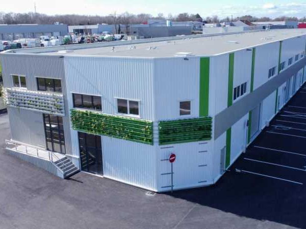 Situé à proximité de la N230 sortie 24 à Tresses,