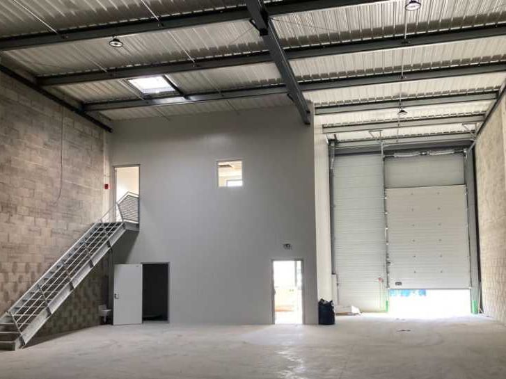 Situé au bord de la RN89 à Pompignac, RCG vous pr