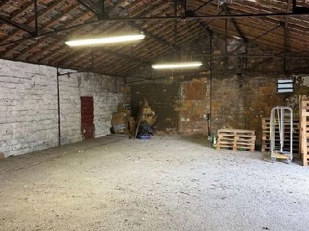 Au sein du quartier des Bassins à Flot à la limit