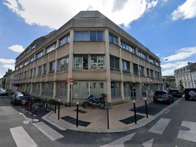 Au sein de l'immeuble de bureaux "le Tivoli", à p