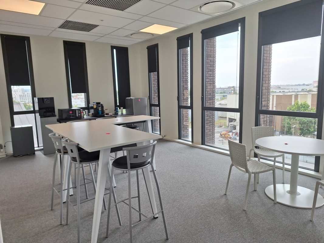 Face au Bassin à flot n°2 sur l'axe du Pont Chaba