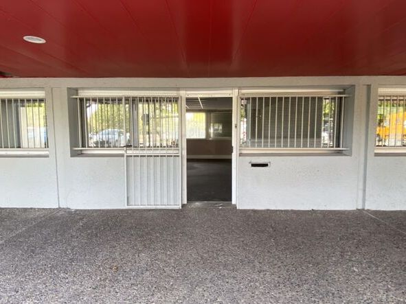 Au sein d'un quartier résidentiel, au pied d'un i