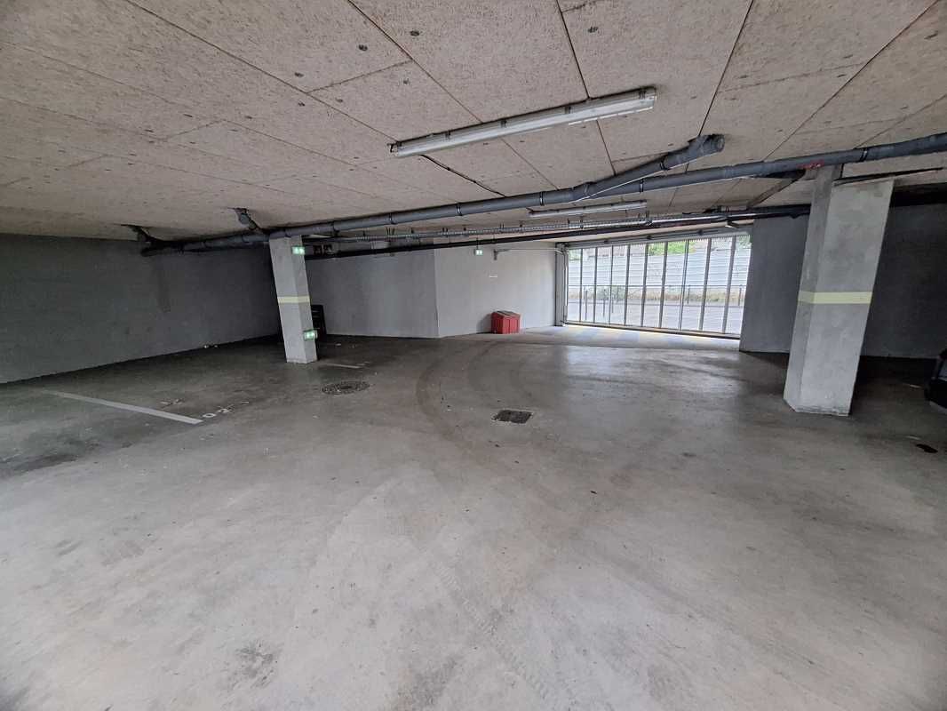 Au dernier étage d'un immeuble tertiaire de 2018,