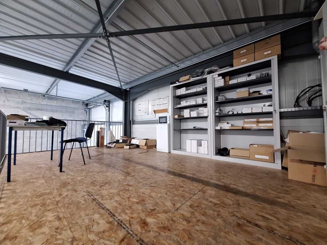 Au sein du parc d'activités Le Village Artisanal 