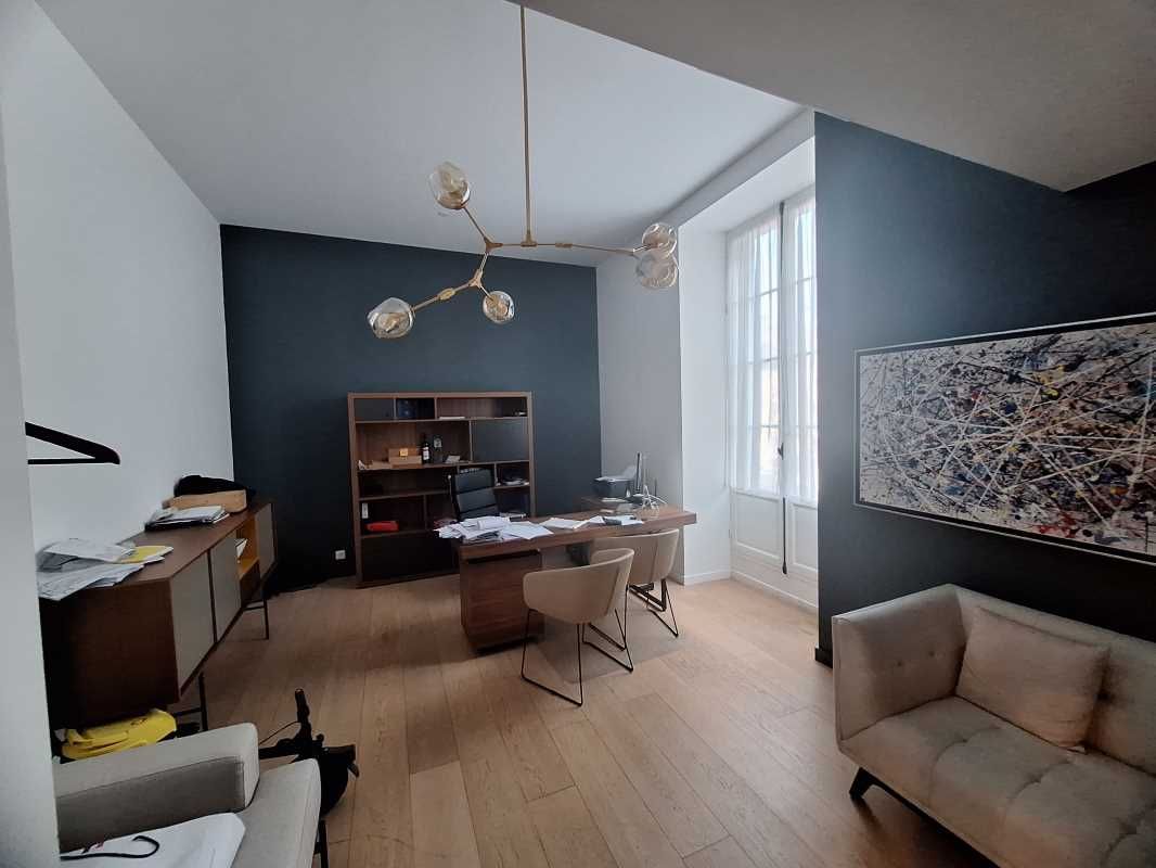 Au sein d'un immeuble ancien situé au coeur des C