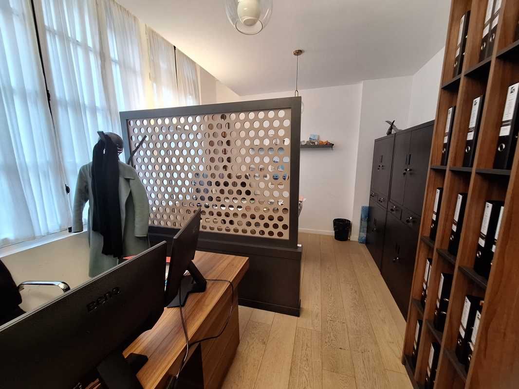 Au sein d'un immeuble ancien situé au coeur des C