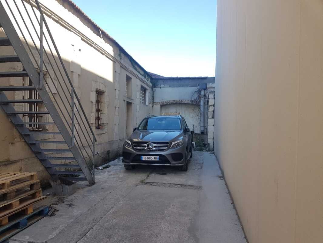 Immeuble à réhabiliter de 2 160 m² sur une parcel