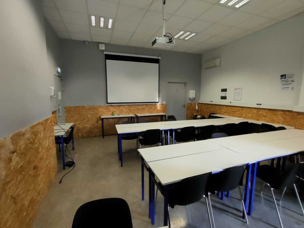 Quai des Chartrons,  au sein d'un ancien chai réh