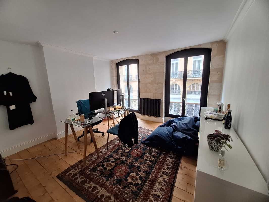 Au centre ville de Bordeaux, au 1er étage d'un im