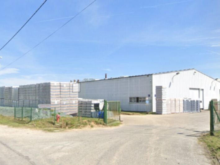 Au sein de la zone d'activités de Pompignac, proc