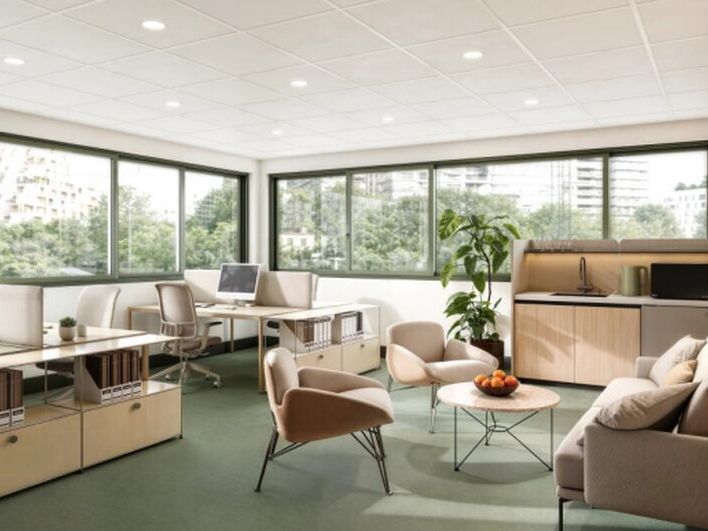 Au sein de la zone tertiaire Cadera à Mérignac, R