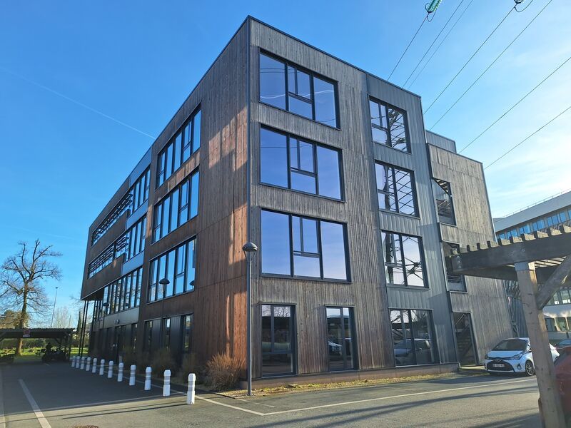 A Mérignac, à proximité immédiate de la rocade, R