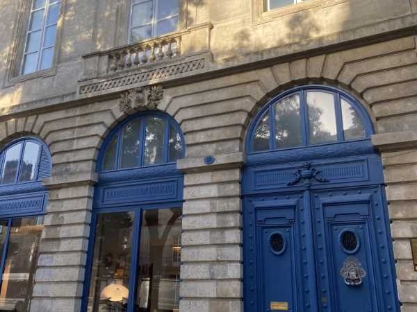 Idéalement situés dans le triangle d'or, à proxim