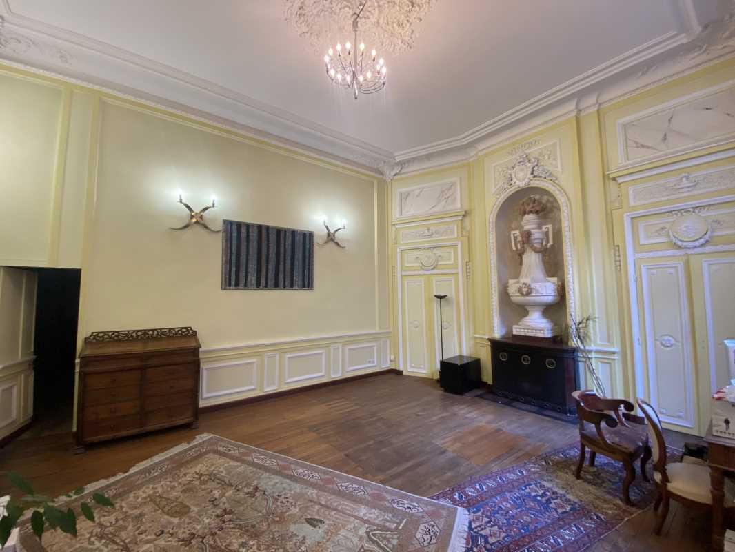 Idéalement situés dans le triangle d'or, à proxim