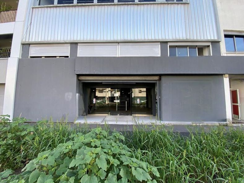 A proximité du quartier des Bassins à Flot et du 