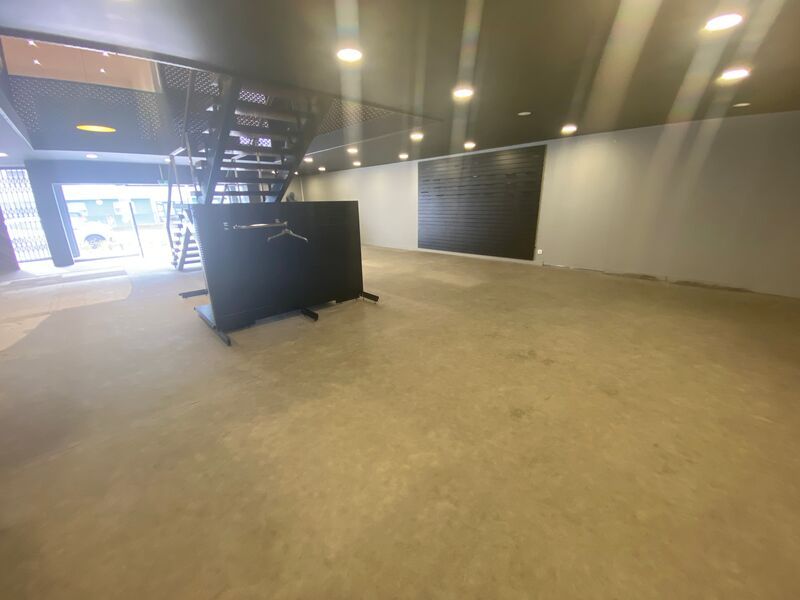 A proximité du quartier des Bassins à Flot et du 