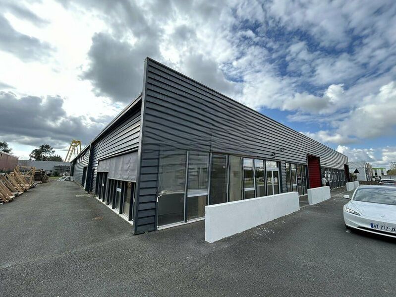 A proximité de l'A63 sorties 26/26a et de la roca