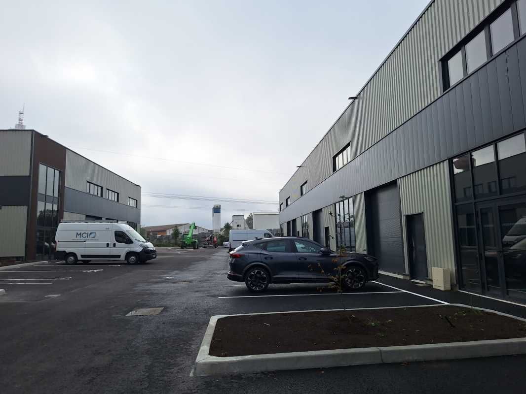 A proximité de la rocade sortie 25 à Artigues-Prè