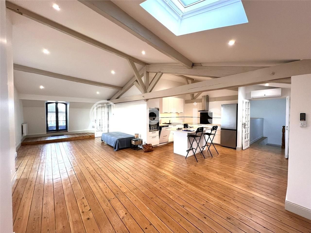 A Bordeaux, dans le triangle d'or, à proximité im